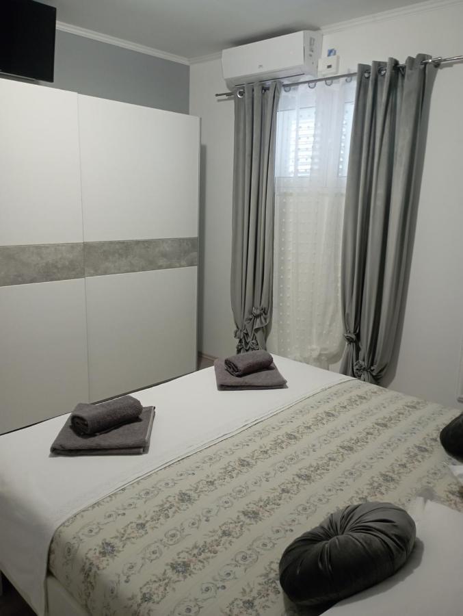 Pia Apartment ดูกีรัท ภายนอก รูปภาพ