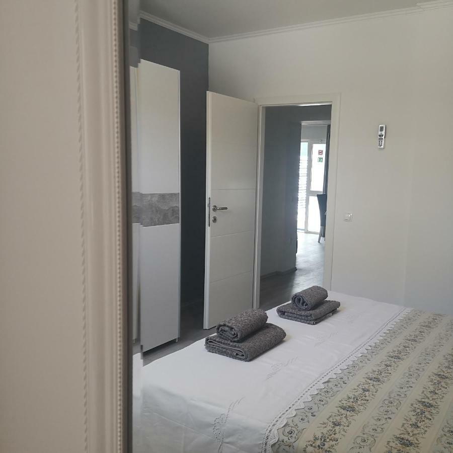 Pia Apartment ดูกีรัท ภายนอก รูปภาพ